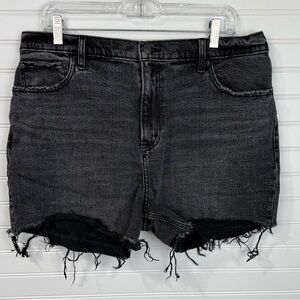 Abercrombie & Fitch women’s faded black high rise frayed edge shorts. Size 33